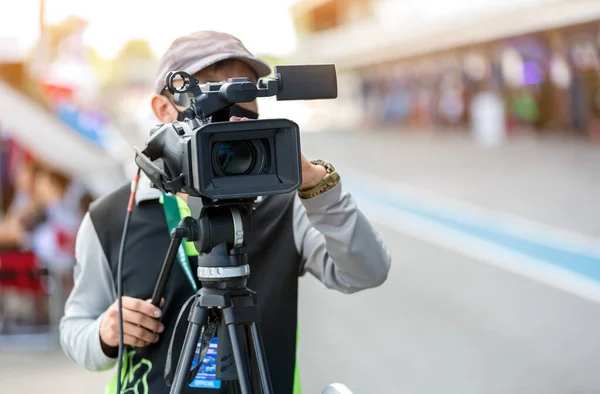 Operatore Videocamera Che Lavora Con Sua Attrezzatura Produzione Video Cinema — Foto Stock