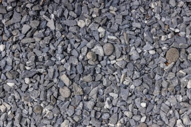 Taşların dokusu ve arkaplanı. Kaya dokusu. Ezilmiş çakıl zemini. Arkaplan için çakılların kusursuz dokusu. 