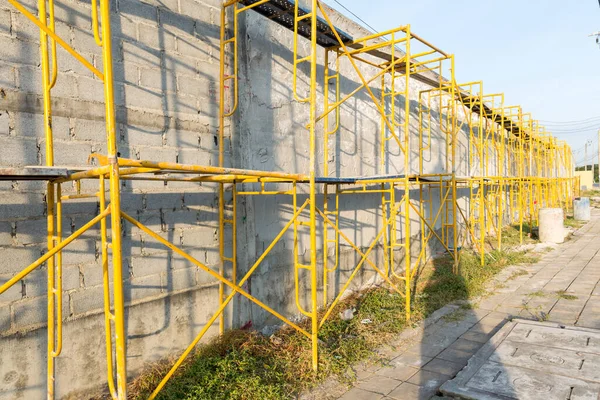 Extensos Andamios Que Proporcionan Plataformas Para Trabajo Curso Nuevo Bloque — Foto de Stock