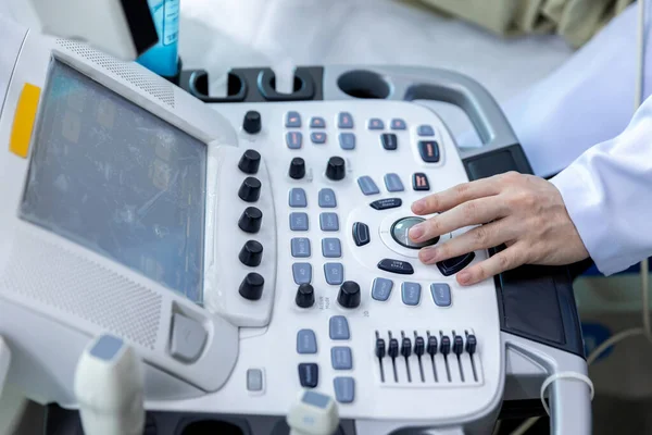 Doctor Hand Ultrasound Scanner Control Panel Ultrasound Machine Doctor Hand — Stock Photo, Image