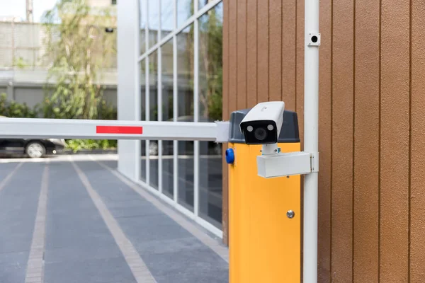 System Monitoringu Kamer Ochrony Zewnątrz Parkingu Zamazane Tło Pejzażu Nocnego — Zdjęcie stockowe