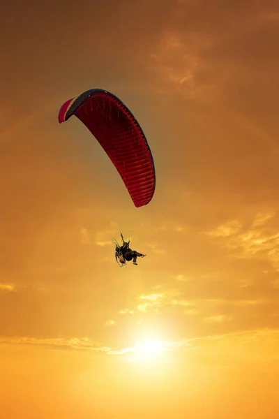 Coucher Soleil Parachutiste Paysage Vol Parachutiste Mise Point Douce Silhouette — Photo