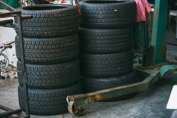 Gruppe Neuer Reifen Für Rennwagen Neue Reifen Zum Verkauf Einem — Stockfoto
