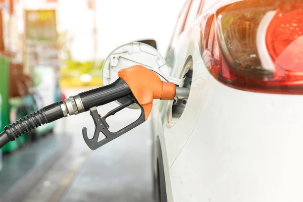 Üzemanyag Feltöltése Feltöltése Állomáson Benzinkút Tankolás Üzemanyaggal Feltölteni Gépet Autó — Stock Fotó