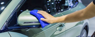 Cilaladıktan sonra cesedi lifle silen adam. Uzman Profesyonel Temizlik Teknikleri ve Hizmetleri ile Kapsamlı Araba Detaylandırma Süreci