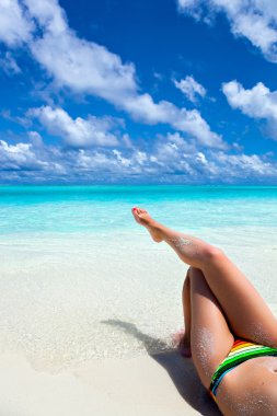 cennet tatil tropikal bir plajda