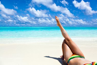 cennet tatil tropikal bir plajda