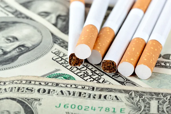 Roken - een sterke schade voor de gezondheid — Stockfoto
