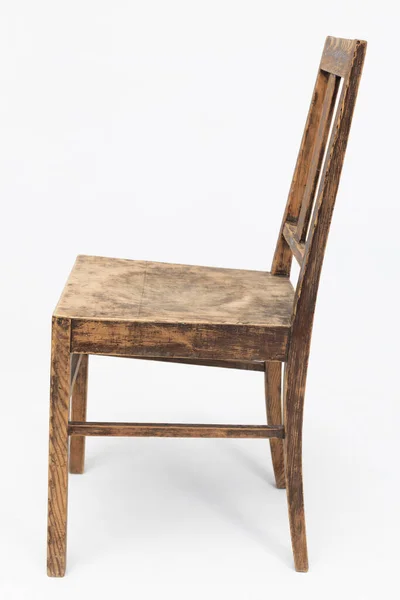 Дерев'яний стілець з повороту 70-х і 80-х років попереднього століття з сільським кольором. Польський дизайн і виробництво. Вид збоку. — стокове фото