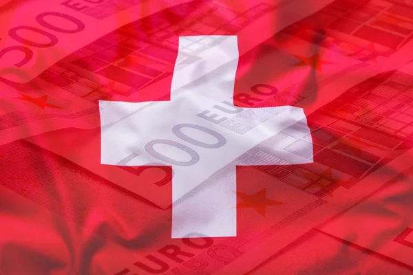 Bandeiras da Suíça e da União Europeia. Bandeira da Suíça e bandeira da UE. Conceito de moeda de bandeira mundial . — Fotografia de Stock