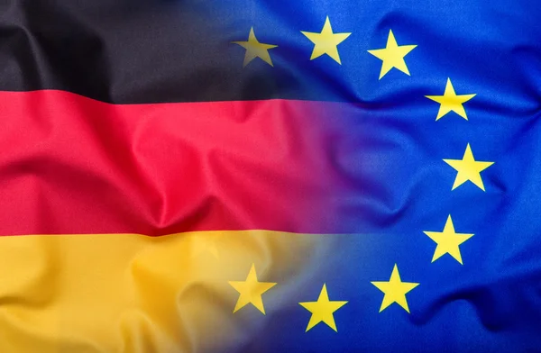 Banderas de Alemania y de la Unión Europea. Bandera de Alemania y Bandera de la UE. Bandera del mundo dinero concepto — Foto de Stock