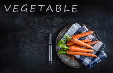 Havuç. Taze havuç grup. Bebek havuç. Çiğ taze organik portakal havuç. Sağlıklı vegan sebze yemek