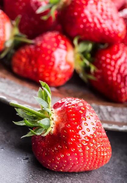 Jordgubbe. Färska jordgubbar. Röd strewberry. Jordgubbsjuice. Löst som jordgubbar i olika positioner — Stockfoto