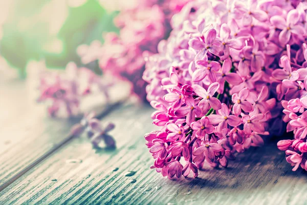 Lilac. Purple Lilac. bouquet of purple lilacs. bouquet of purple lilac and antique scissors. Toned Photo — Stock Photo, Image