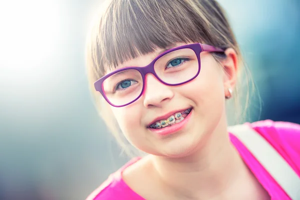 Girl. Teen. Pre teen. Girl with glasses. Girl with teeth braces. Young cute caucasian blond girl wearing teeth braces and glasses — Stock Photo, Image