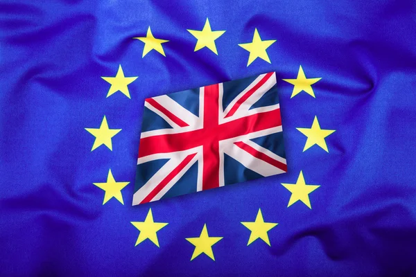 영국과 유럽 연합 (EU)의 국기. 영국 국기와 Eu 플래그입니다. 영국 연합 잭 플래그입니다. 별 안에 플래그 — 스톡 사진