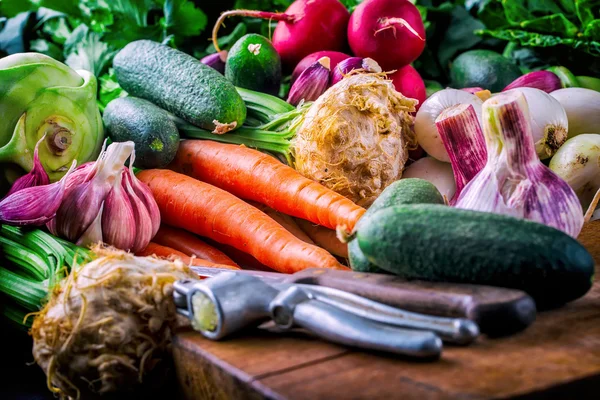 Λαχανικά. Φρέσκα λαχανικά. Πολύχρωμα λαχανικά φόντο. Υγιείς φυτικές στούντιο φωτογραφία. Ποικιλία από φρέσκα λαχανικά, κοντινό πλάνο — Φωτογραφία Αρχείου