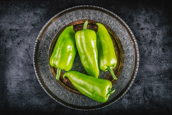 Pepper. Green peppers. fresh green peppers on plate. Cut fresh pepper. Healthy fresh vegetable — Stock Photo, Image