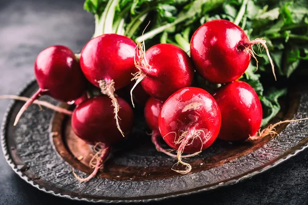 Rettich. Frischer Rettich. Roter frischer Rettich. Frisches Gemüse. gesundes frisches Gemüse — Stockfoto