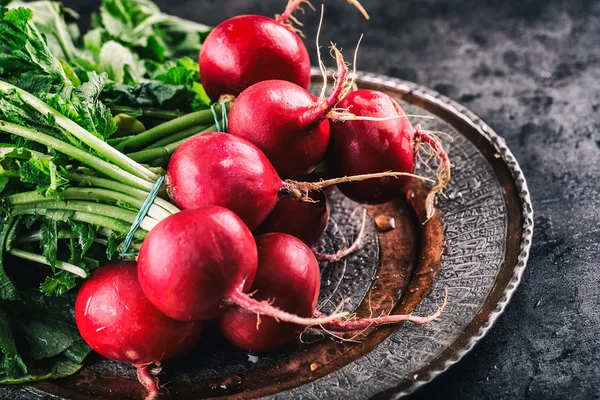 Rettich. Frischer Rettich. Roter frischer Rettich. Frisches Gemüse. gesundes frisches Gemüse — Stockfoto