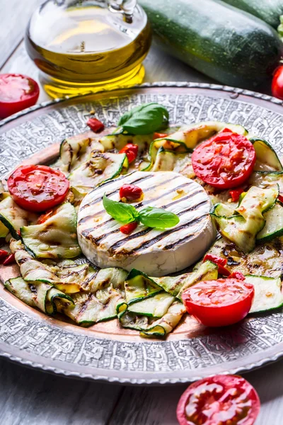 Grill Brie camembert cheese zucchini with chili pepper and olive oil. Italian mediterranean or greek cuisine. Vegan vegetarian  food. — Stock Photo, Image
