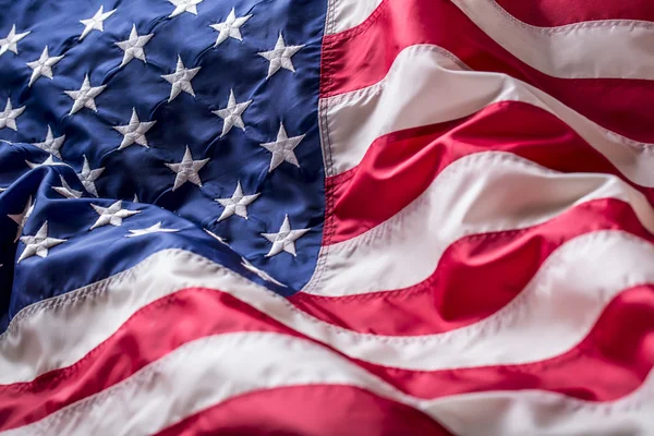 アメリカの国旗。アメリカの国旗。アメリカの国旗は、風が吹いています。7 月 4 日の第 4 回 — ストック写真