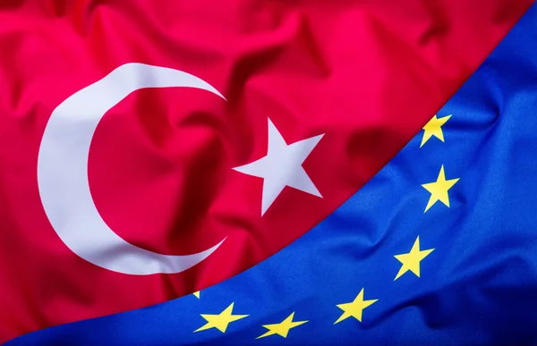 Banderas de Turquía y de la Unión Europea. Bandera de Turquía y Bandera de la UE. Bandera del mundo dinero concepto — Foto de Stock