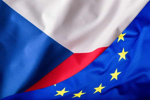 Drapeaux de la République tchèque et de l'Union européenne. République tchèque Drapeau et drapeau de l'UE. Concept de monnaie du drapeau mondial — Photo