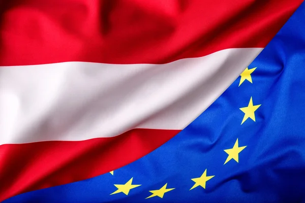 Drapeaux de l'Autriche et de l'Union européenne. Autriche Drapeau et drapeau de l'UE — Photo