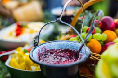 Tablo taze meyve tam kızılcık sosu. Açık catering