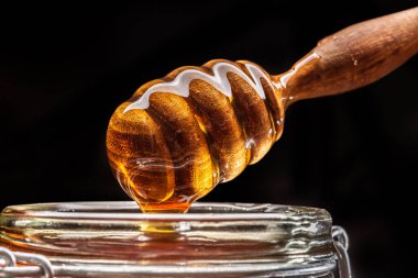 Dipper 'la bal kavanozu yakın çekim - Stüdyo çekimi