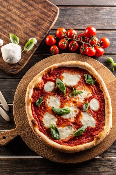 Pizza Napoletana Napoli Pomodoro Mozzarella Basilico Vista Dall Alto — Foto Stock