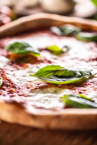 Pizza Napoletana Salsa Pomodoro Napoli Mozzarella Basilico — Foto Stock