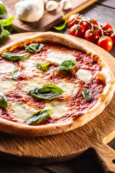 Pizza Napoletana Salsa Pomodoro Napoli Mozzarella Basilico — Foto Stock