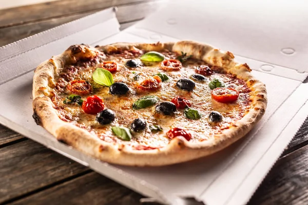 Pizza Scatola Cartone Sul Tavolo Pronta Cliente Servizio Consegna Pizza — Foto Stock