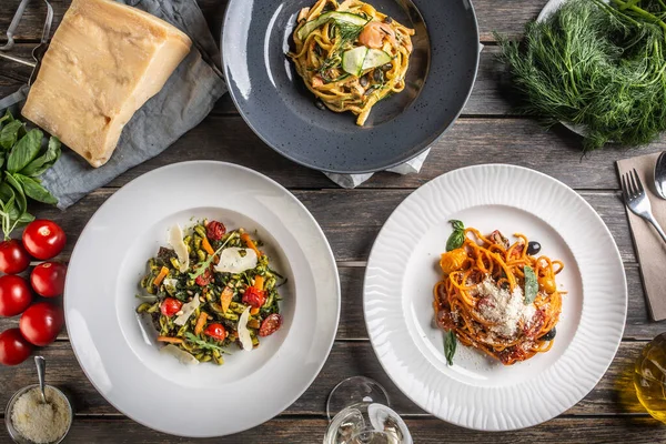 Top View Various Pasta Dishes Served Plates Surrounded Ingredients Vintage — Stock Photo, Image