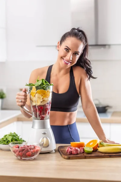 Nutrição Pós Treino Para Uma Mulher Roupas Fitness Uma Forma — Fotografia de Stock