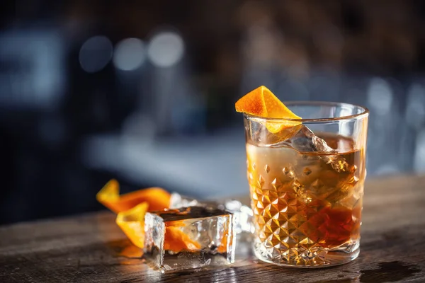 Старомодный Напиток Рома Льду Апельсиновым Гарниром — стоковое фото