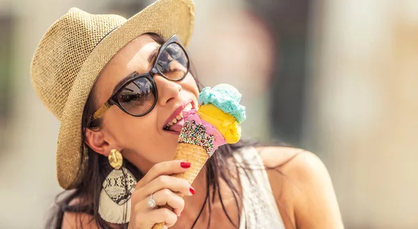 Beautiful Happy Woman Licks Ice Cream Hot Summer Day — Stock Photo, Image