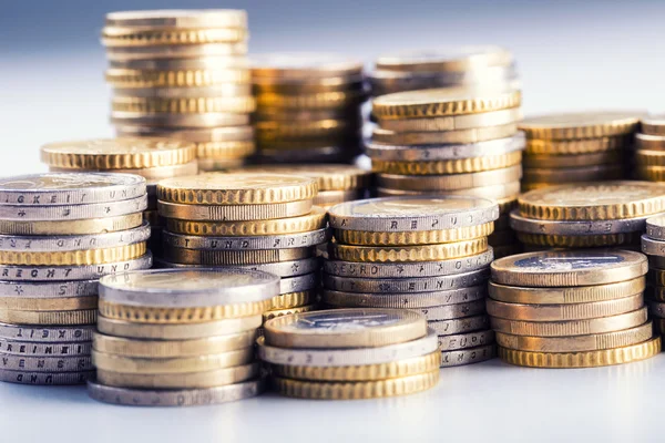 Euro coins on pile of other coins in background — Stock Photo, Image