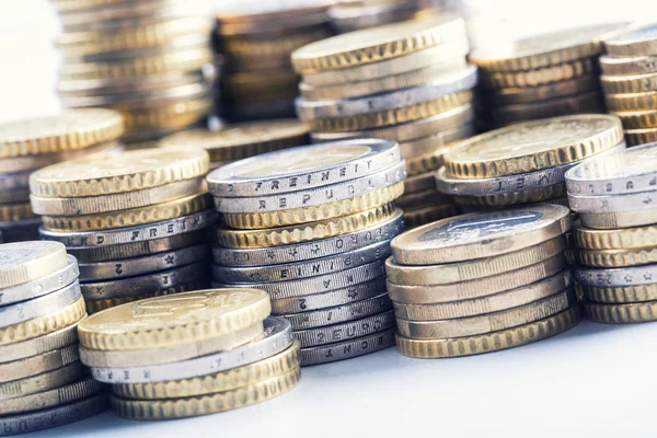 Moedas de euro em pilha de outras moedas de fundo — Fotografia de Stock