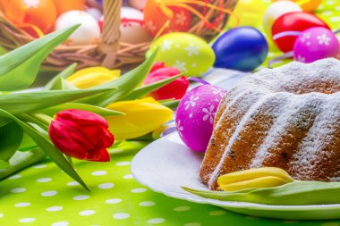 kek yumurta ve laleler