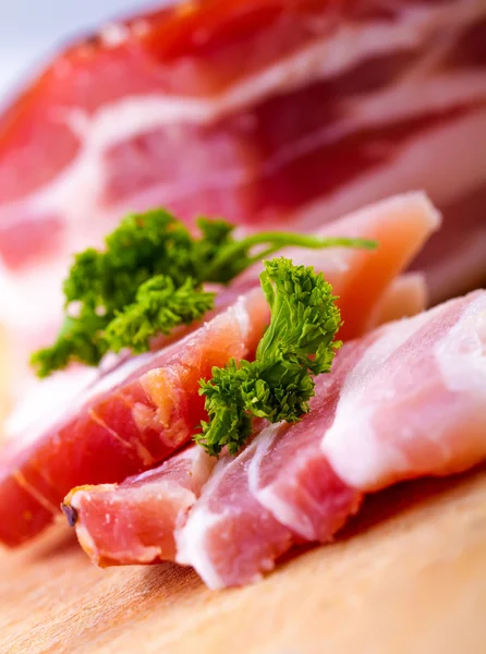 Bacon affumicato e prezzemolo alle erbe — Foto Stock