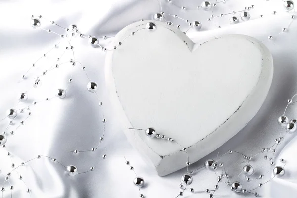 Corazón blanco satinado — Foto de Stock