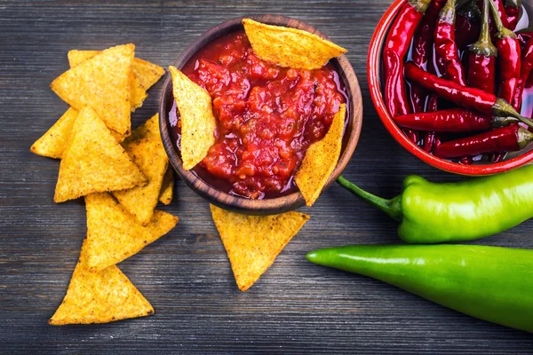 Salsa with tortilla chips and chilli peppers.Macro concept — Stock Photo, Image