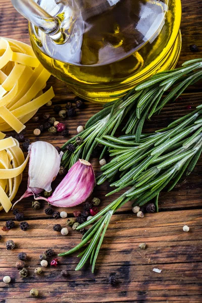 Certains ingrédients de la cuisine italienne — Photo