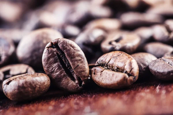 Roasted coffee beans on the table. — Stock Photo, Image