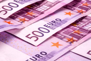 Birkaç 500 euro banknot bitişiktir. servet için sembolik fotoğraf