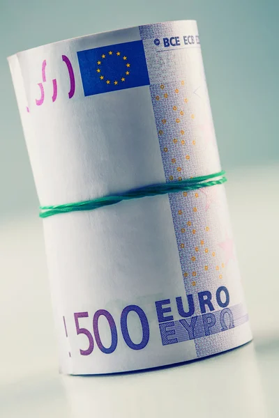Billets en euros roulés plusieurs milliers Espace libre pour vos informations économiques — Photo