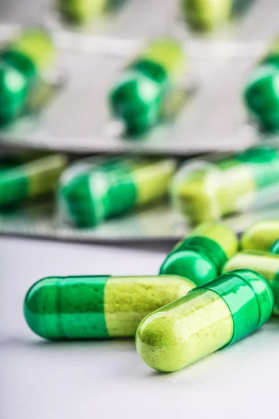 Pills. Tablets. Capsule. Heap of pills. Medical background. Close-up of pile of yellow green  tablets. — Stock fotografie